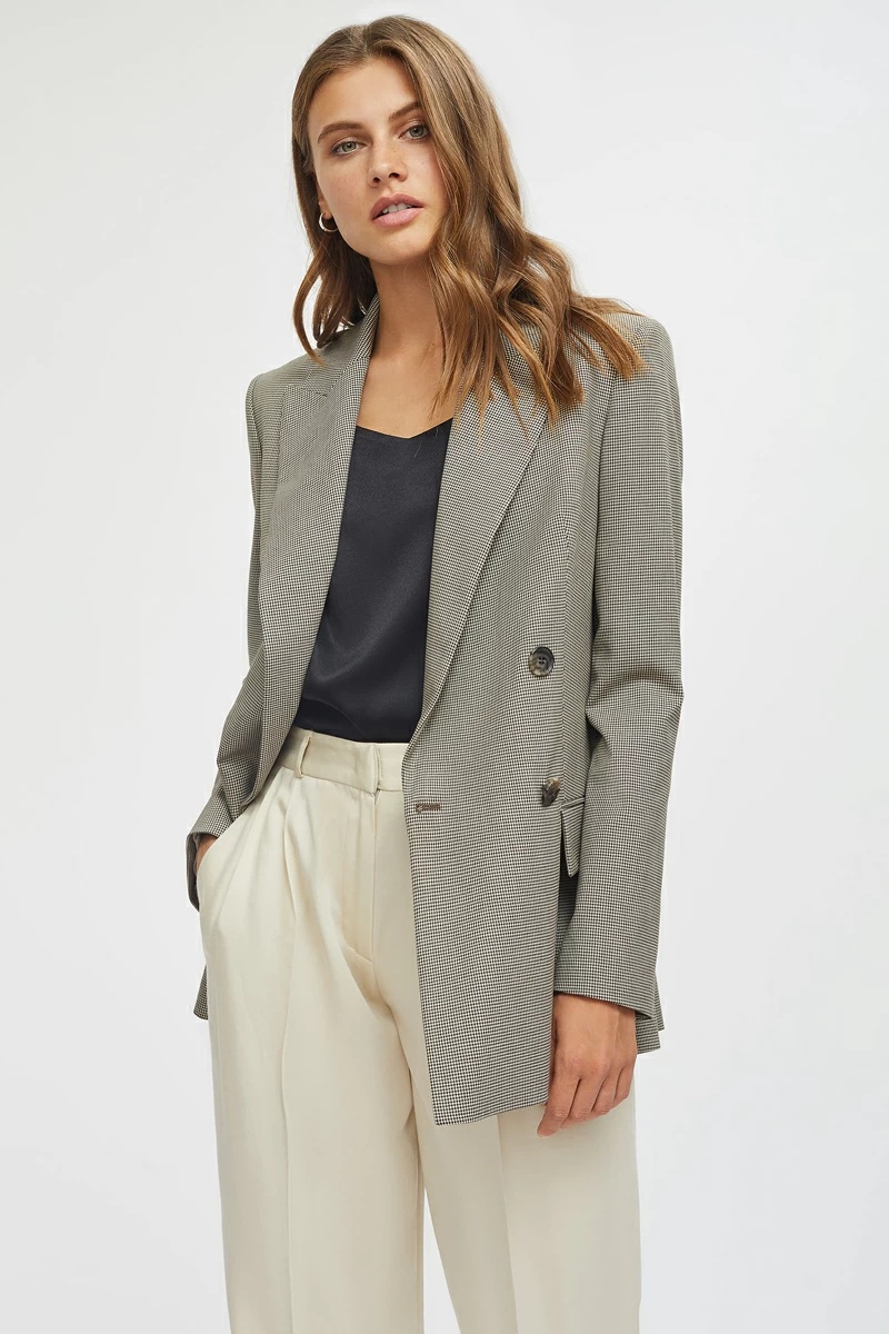 K aXdq4dOMI Брючный костюм что такое